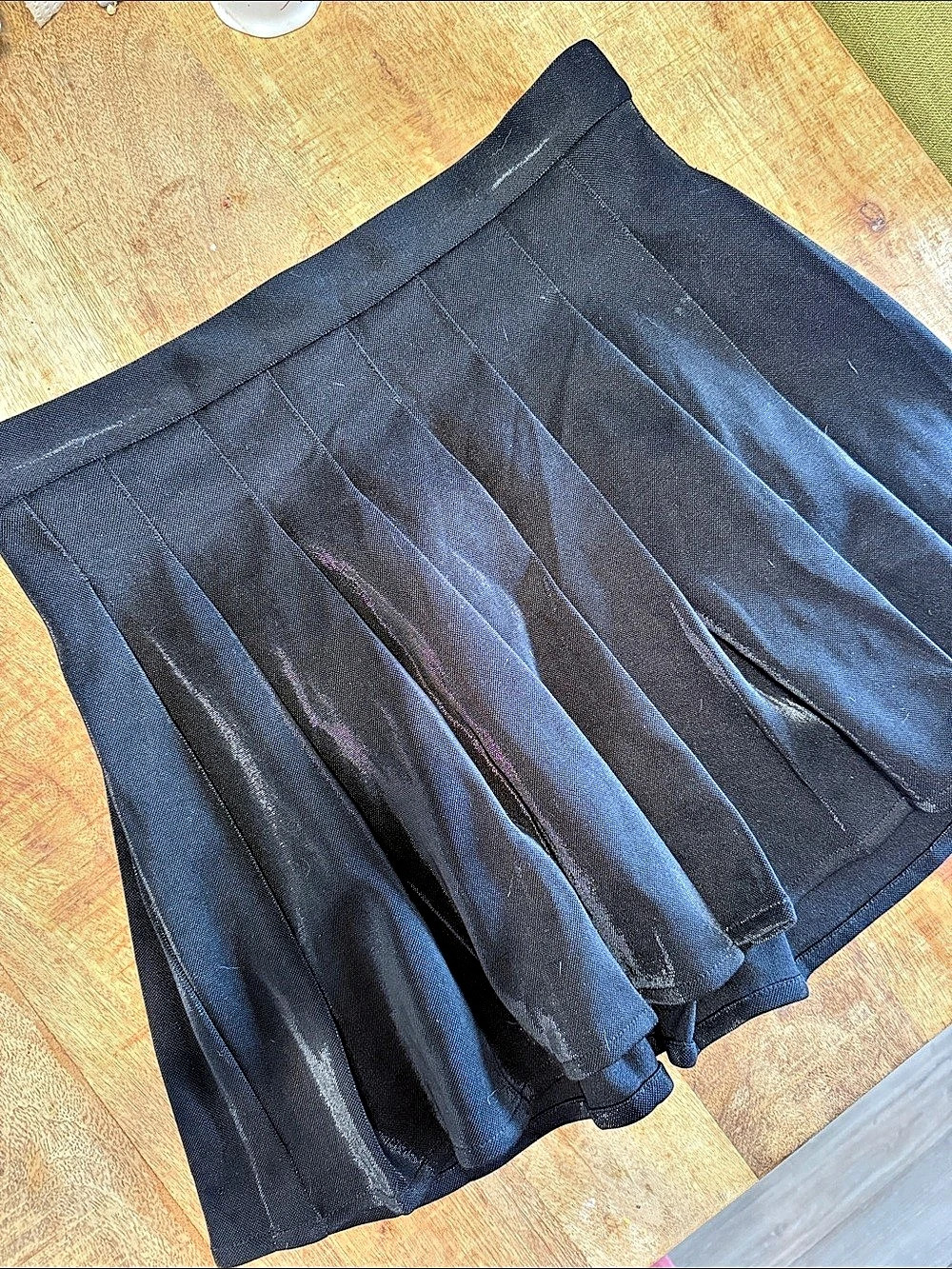 Vero Moda Pleated, high waisted Mini Skirt in Black, w a sheen Sz M, classy